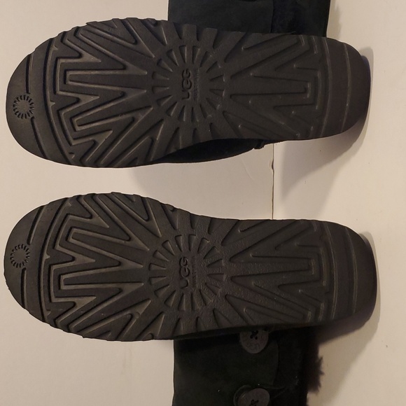 Ugg Bailey Button Triplet II Boot In Black Size 8 - Picture 8 of 9